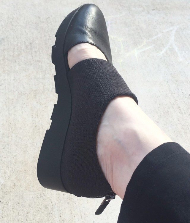 Jennifer Connolly of A Well Styled Life wearing Eileen Fisher shoes
