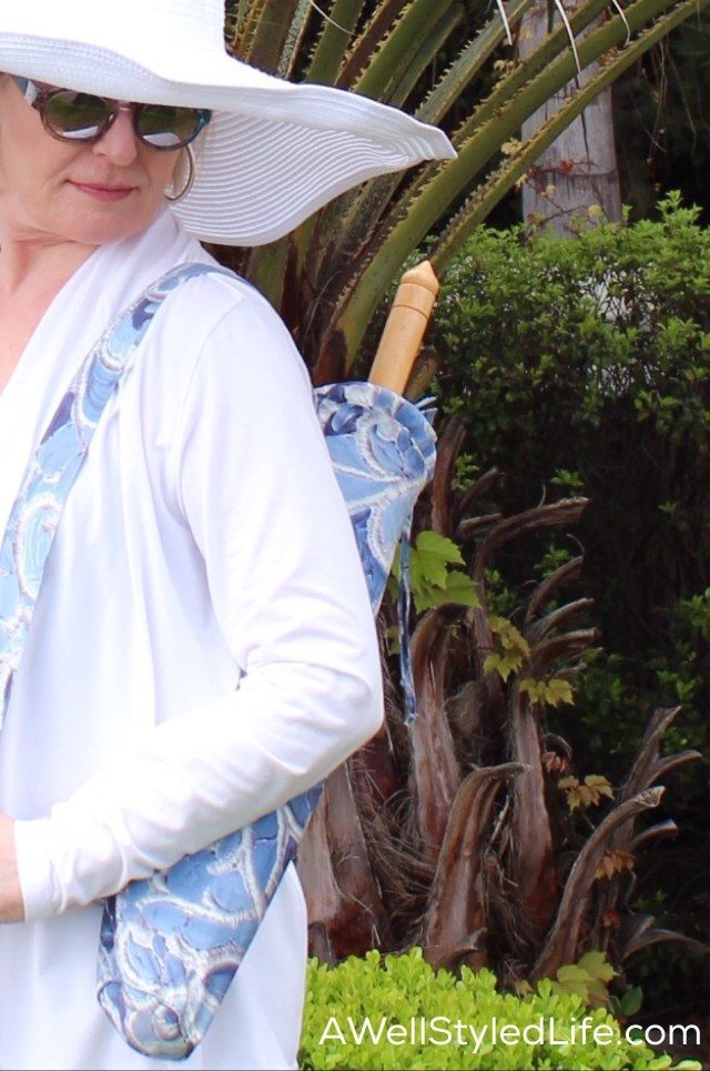 The soft carrying case makes it easy for hands free transport.