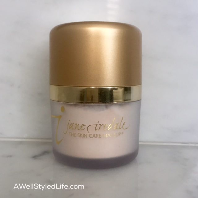 Jane Iredale Translucent powder sets lipliner to prevent lipstick feathering