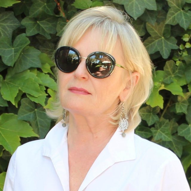 Jennifer Connolly of A Well Styled Life wearing French Kande