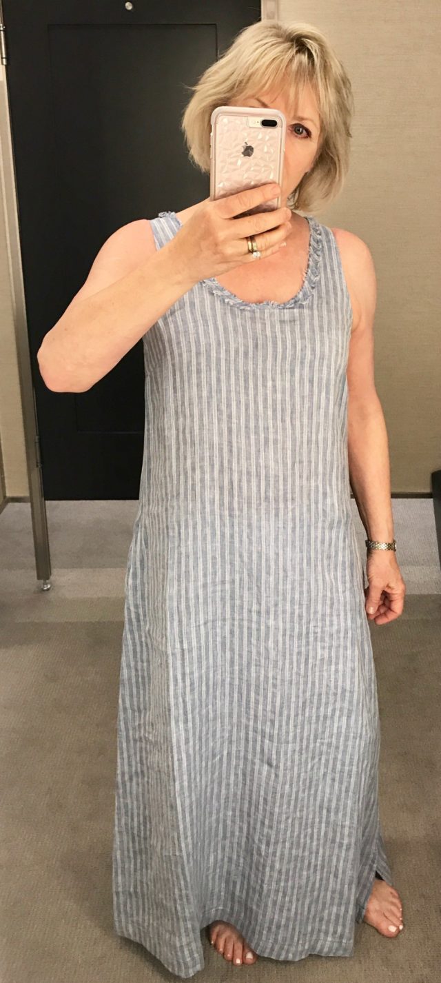 Jennifer Connolly of A Well Styled Life wearing Caslon linen dress