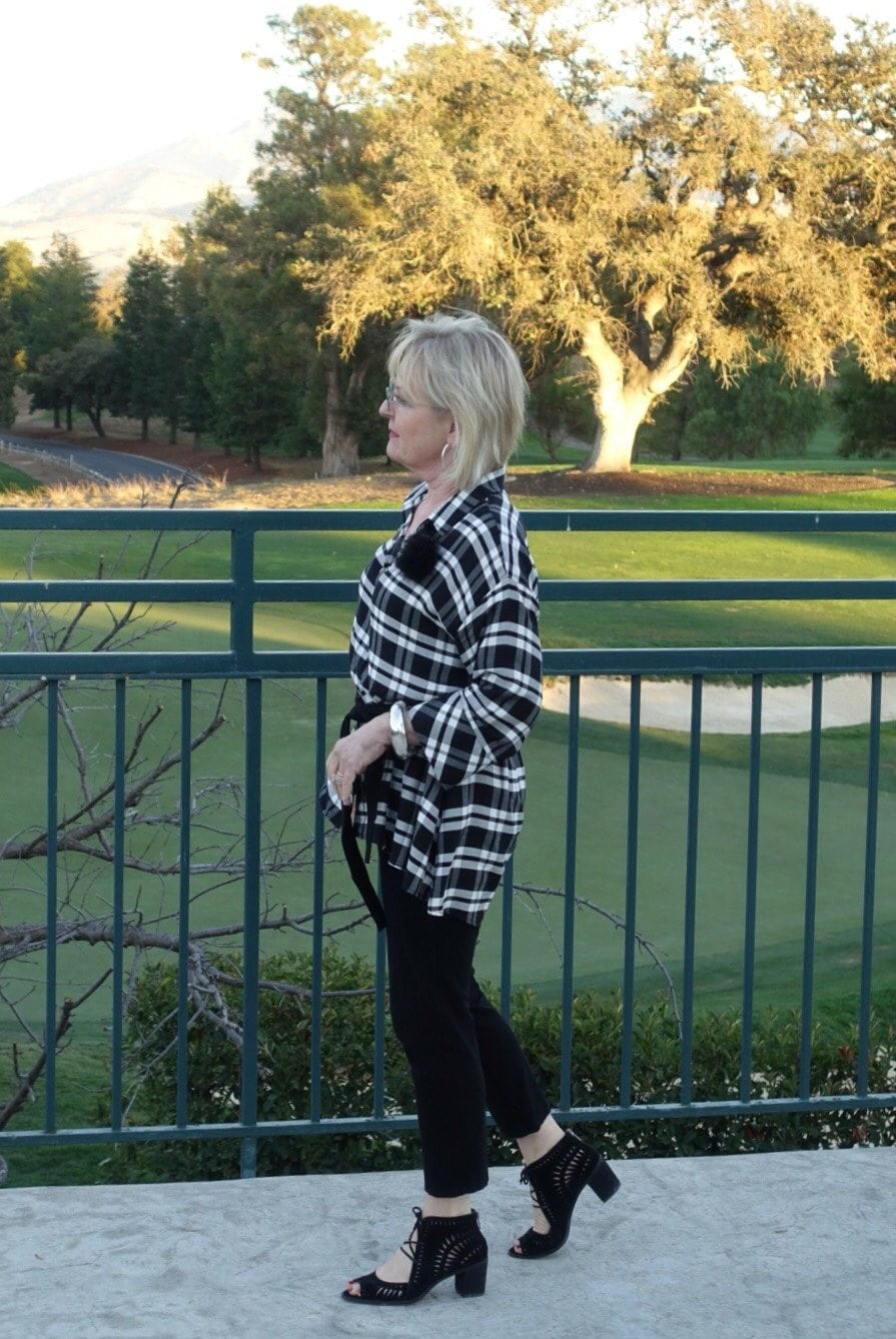 Jennifer Connolly of A Well Styled Life wearing lightweight plaid