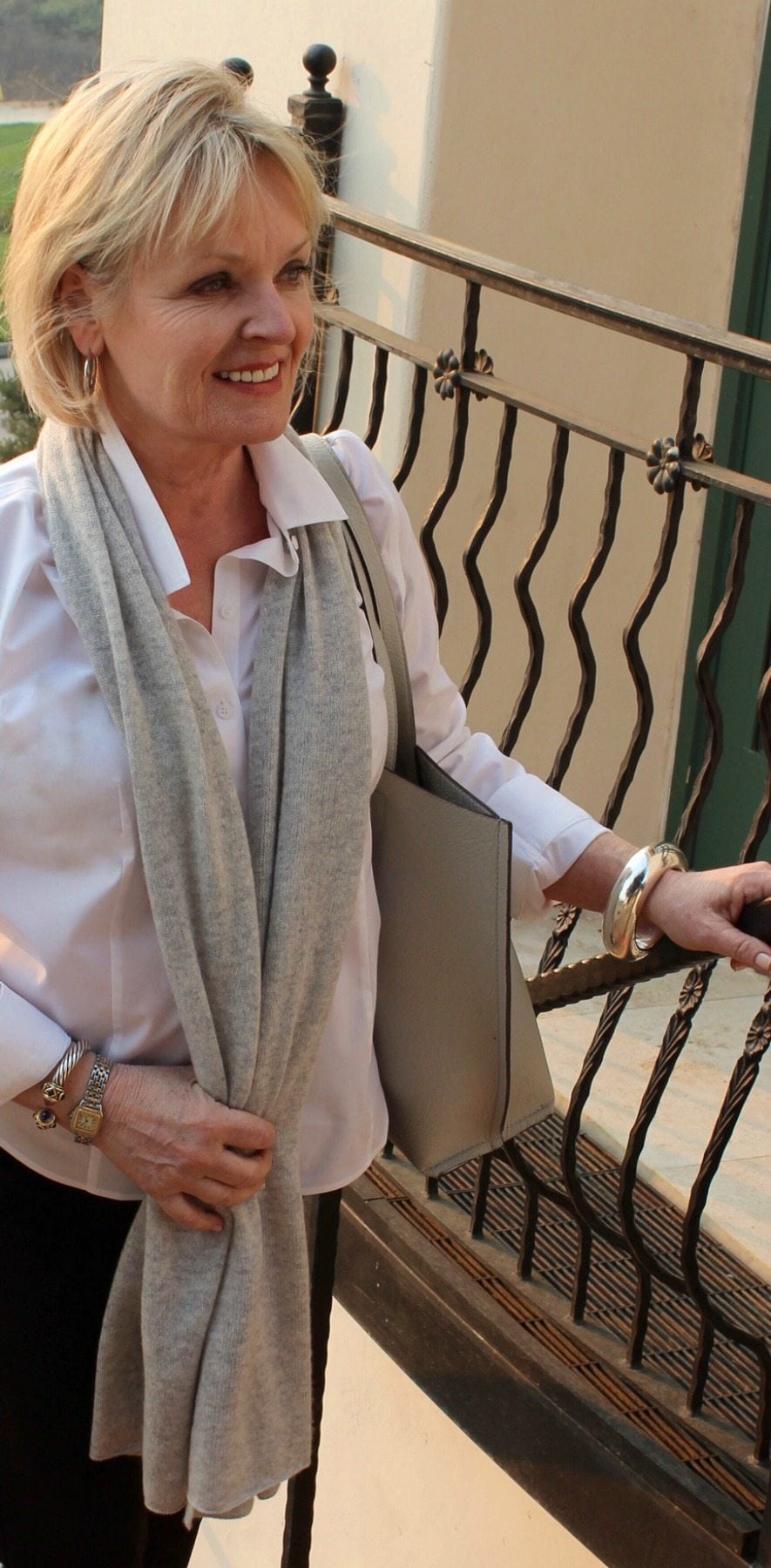 Jennifer Connolly of A Well Styled life wearing Nicole cashmere topper from Purple Poppy
