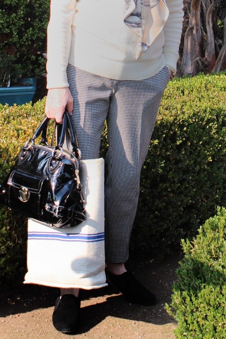 Jennifer Connolly of A well Styled Life wearing Ann Taylor pants