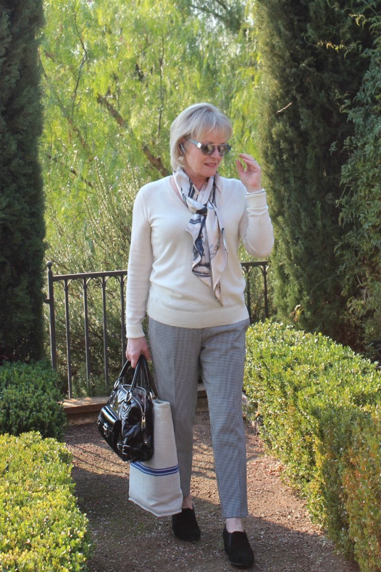 Jennifer Connolly of A Well Styled Life wearing Everlane Cashmere and Ann Taylor Hounds Tooth