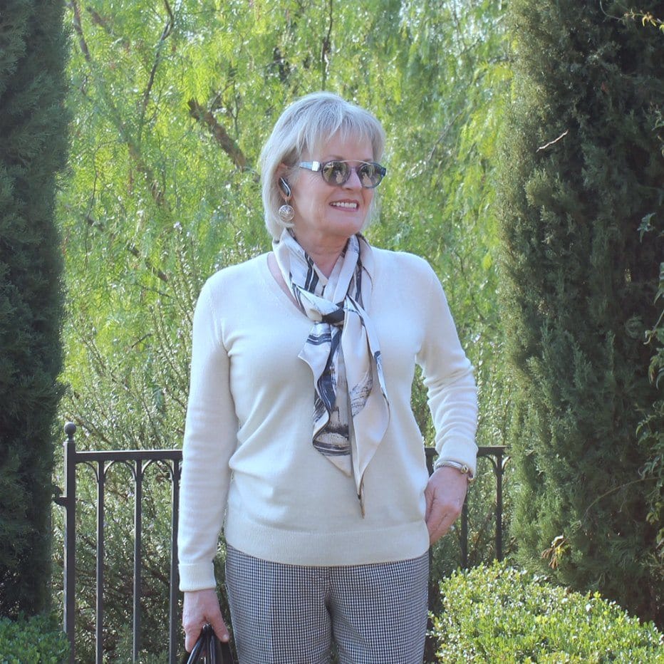 Jennifer Connolly of A Well Styled Life wearing Everlane cashmere