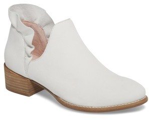 Seychelles white bootie on A Well Styled Life