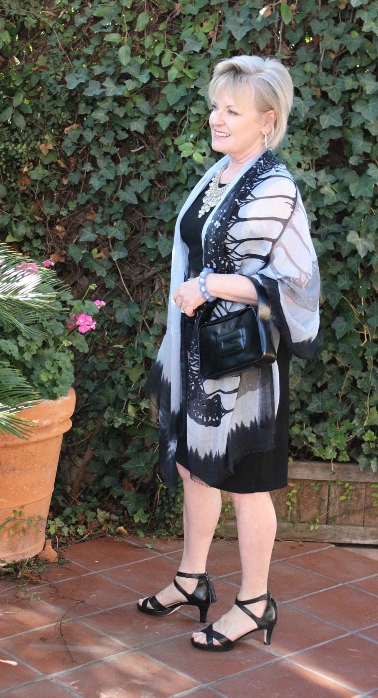 Jennifer Connolly of A Well Styled Life wearing black with blue for spring