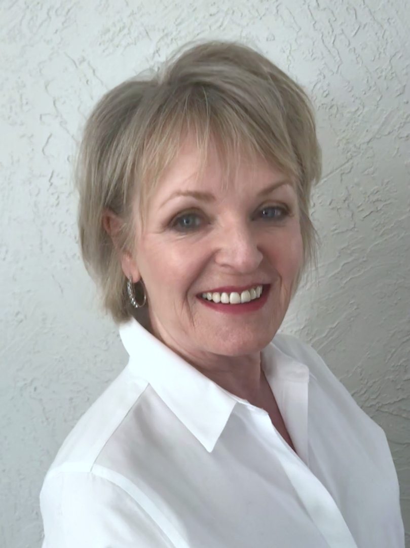 woman wearing white shirt