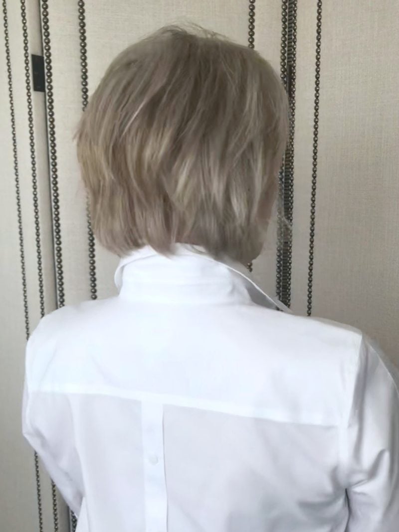 Jennifer Connolly of A Well Styled Life showing how to pop a collar