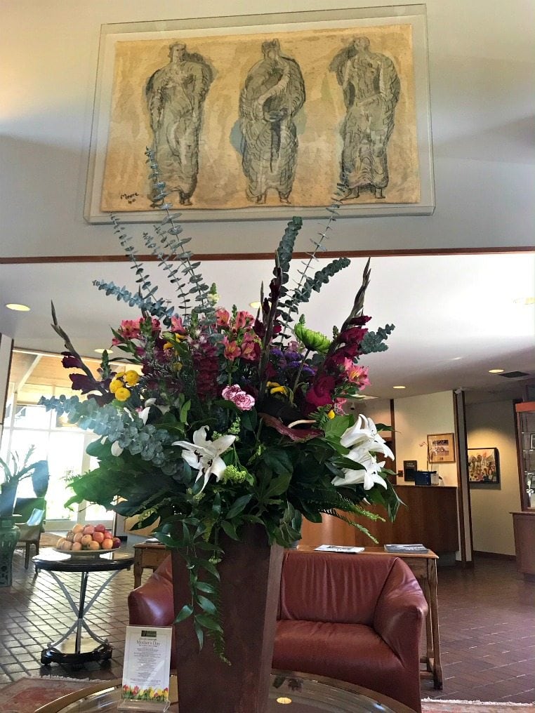 Jennifer Connolly of A Well Styled Life exploring Dinah's Hotel in Palo Alto