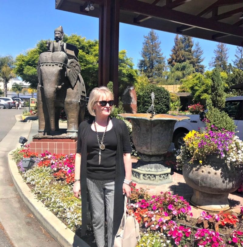 Jennifer Connolly of A Well Styled Life in front of Dinah's Hotel in Palo Alto
