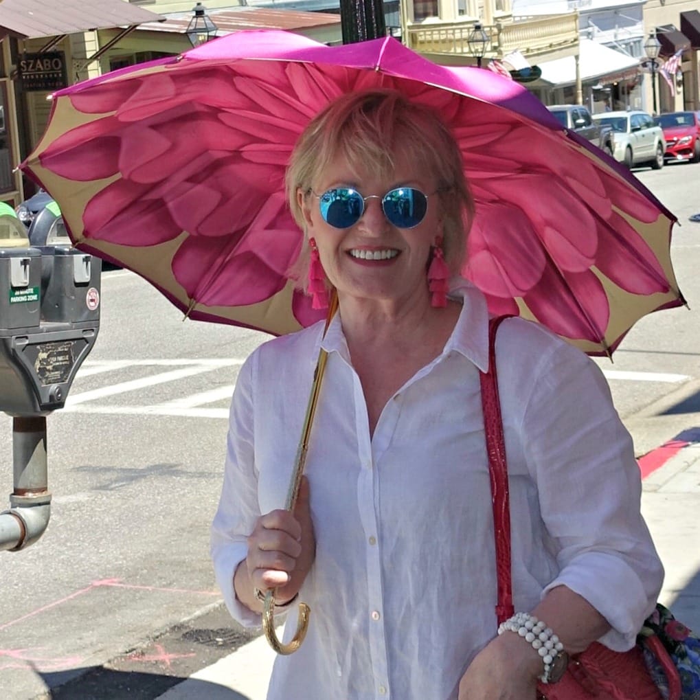 Jennifer Connolly of A Well Styled Life carrying Persole Shade umbrella