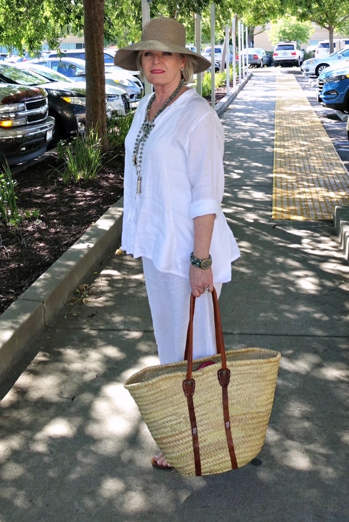 jennifer Connolly wearing white linen