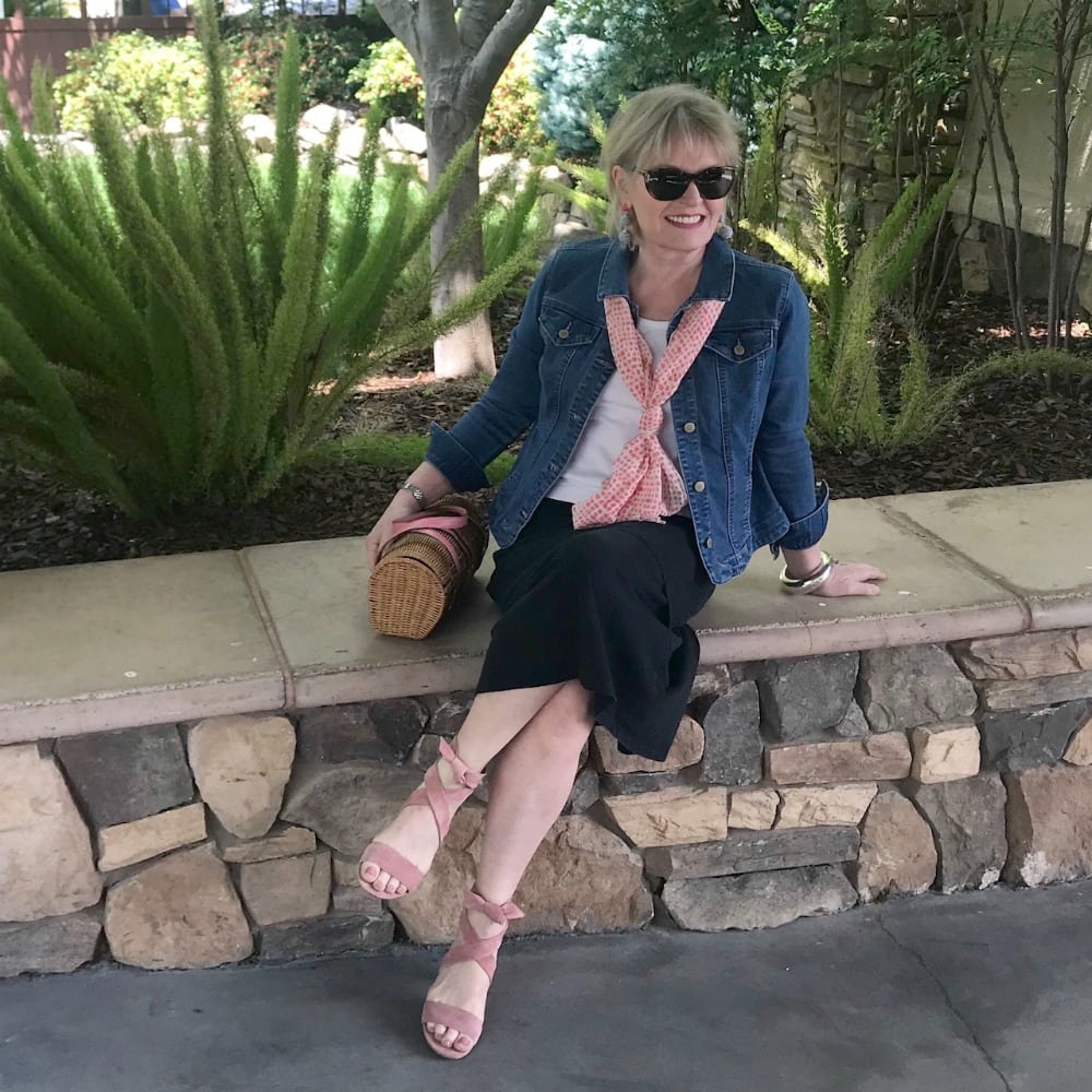 Jennifer Connolly of A Well Styled life wearing a classic white tee