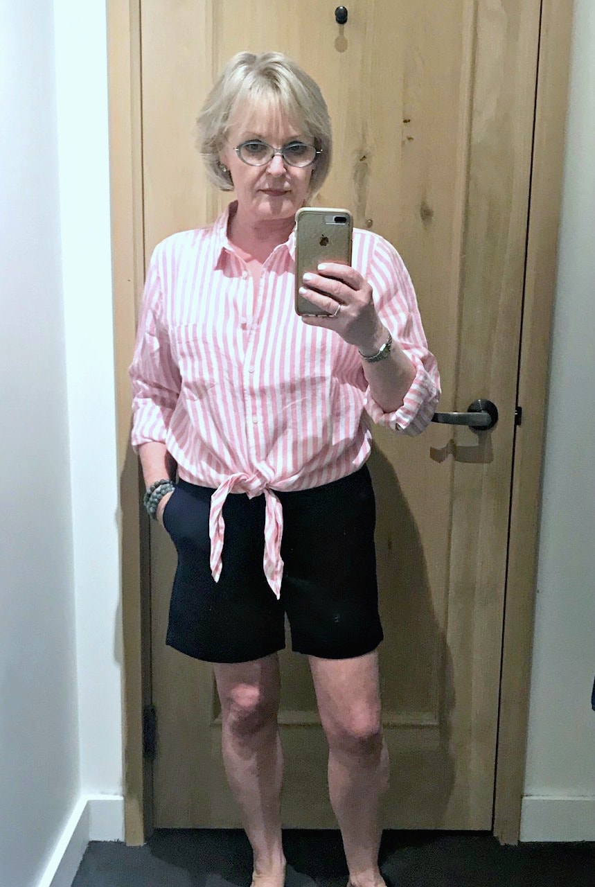 Jennifer Connolly of A Well Styled Life modeling 7# stretch chino short from JCrew
