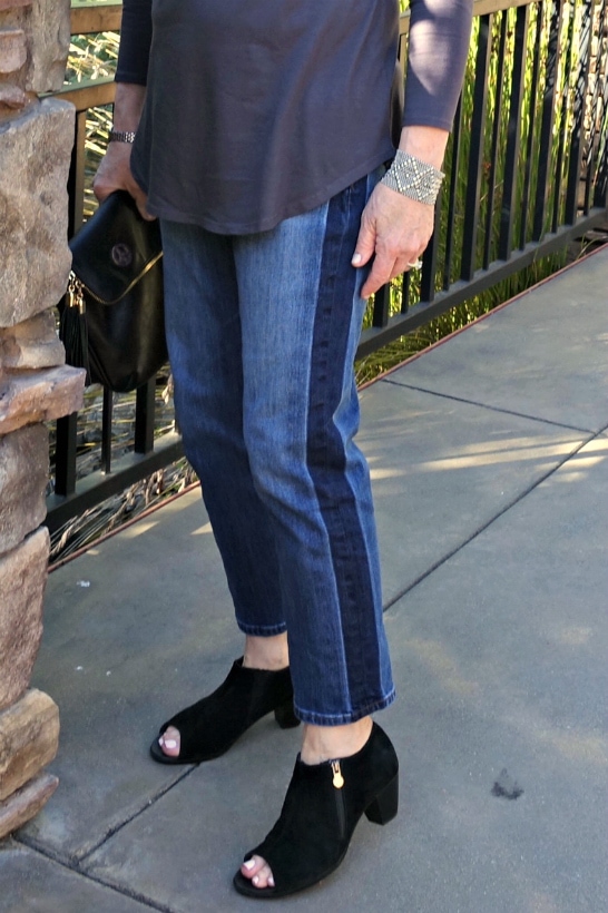 Jennifer Connolly of A well Styled Life showing shirt tail hemline of Fig & Lily basic tee