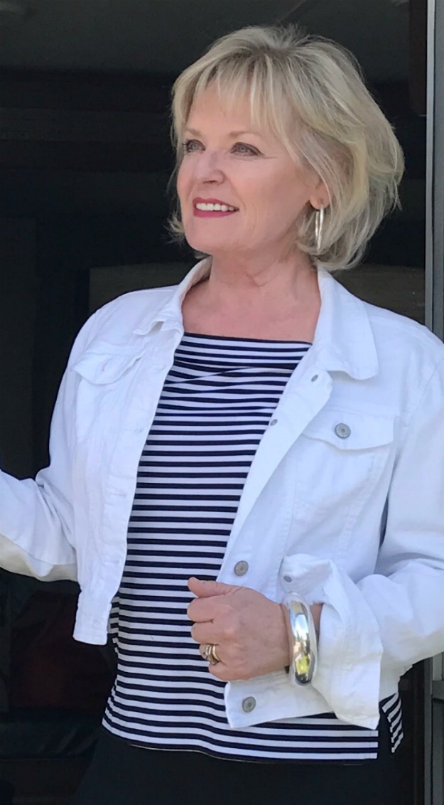 disconnected haircut onjennifer Connolly of A Well Styled Life fine hair