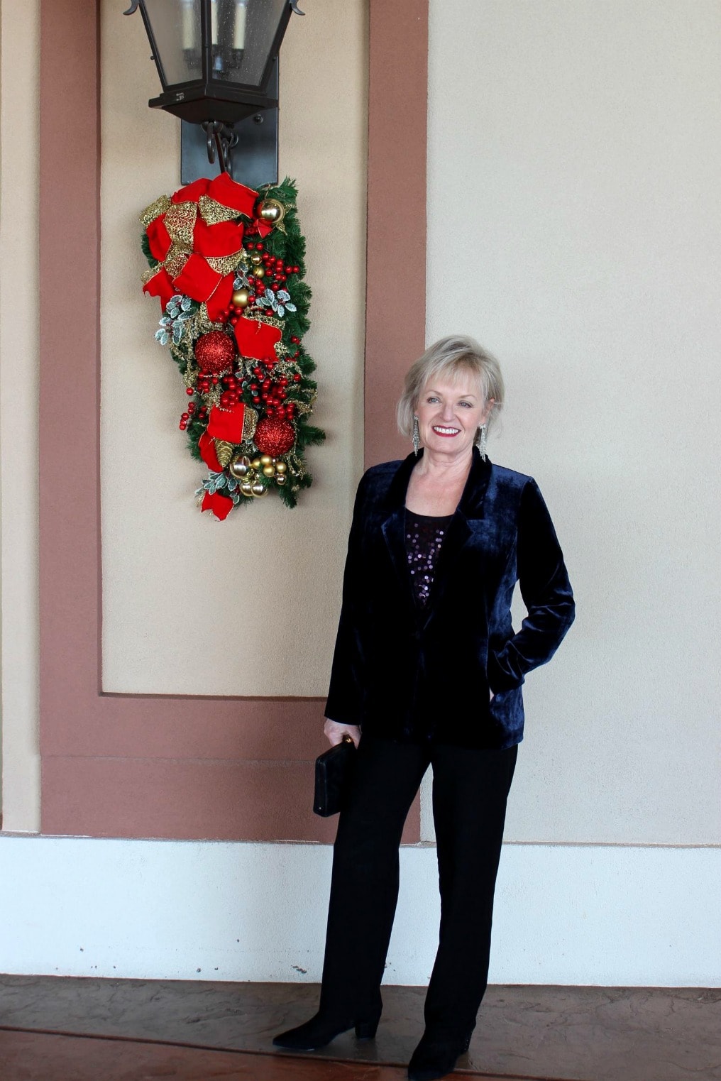 Jennifer Connolly of A Well Styled Life wearing EILEEN FISHER Velvet boyfriend blazer