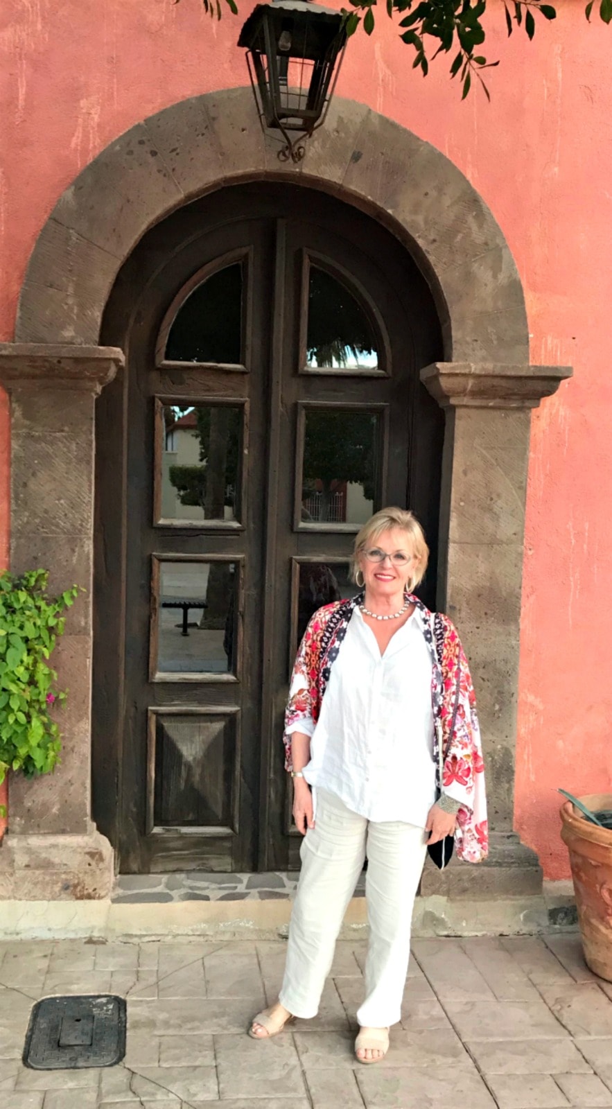 Jennifer Connolly of A Well Styled Life wearing Eileen Fisher linen shirt and J.Jill linen pants in Loreto Mexico