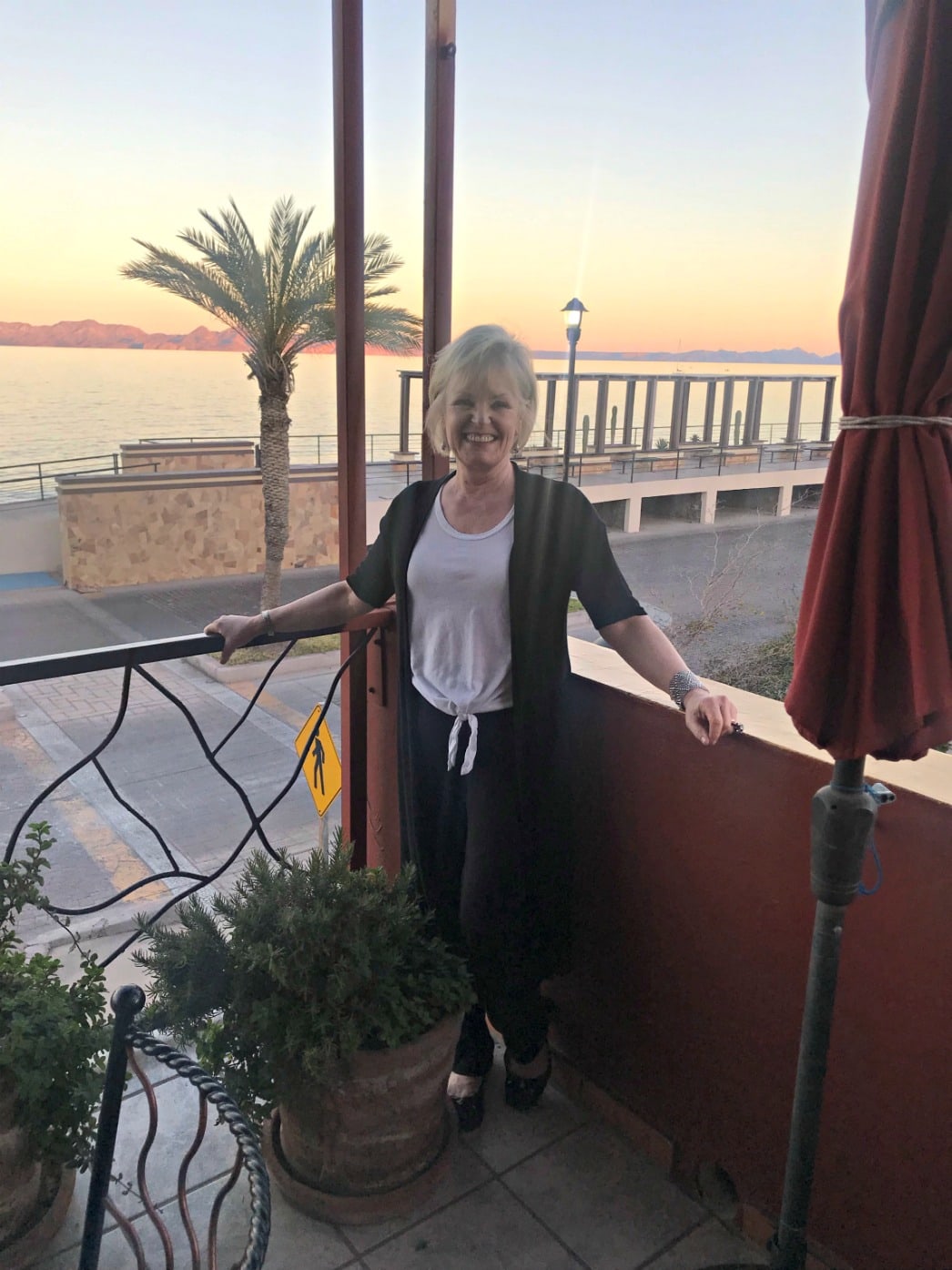 Jennifer Connolly of A Well Styled life wearing Eileen Fisher black and white linen in Mexico