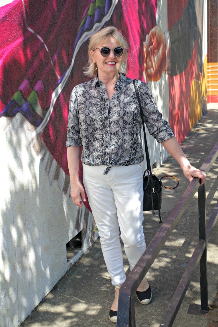 Jennifer Connolly of A Well Styled Life wearing black polarized sunglasses and black and white casual outfit