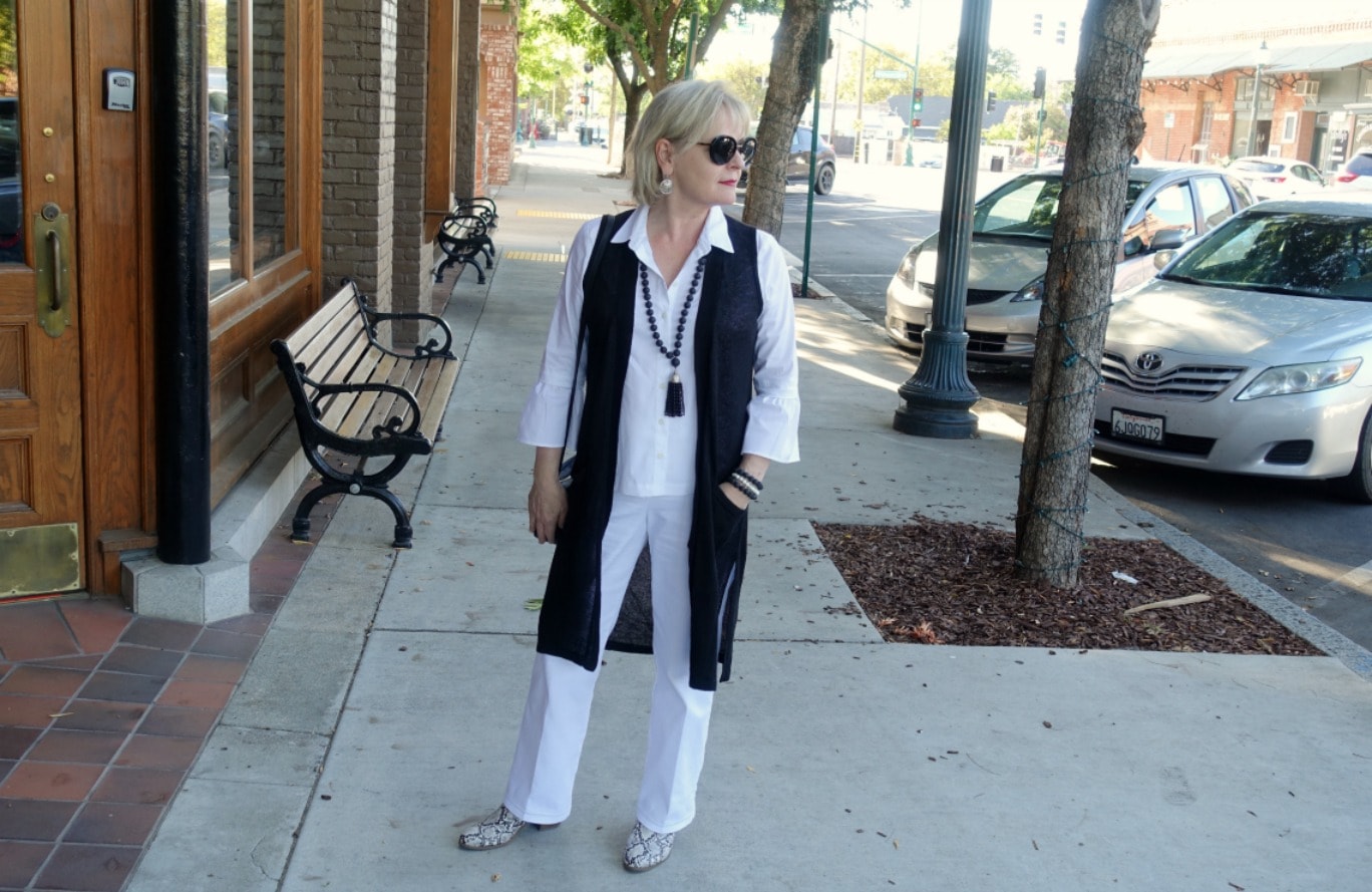 Jennifer Connolly of A Well Styled Life wearing Talbots white denim trousers