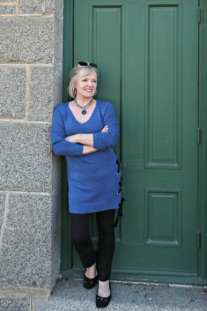 Jennifer Connolly of A Well Styled Life wearing casual tunic and pants from Ethyl Clothing