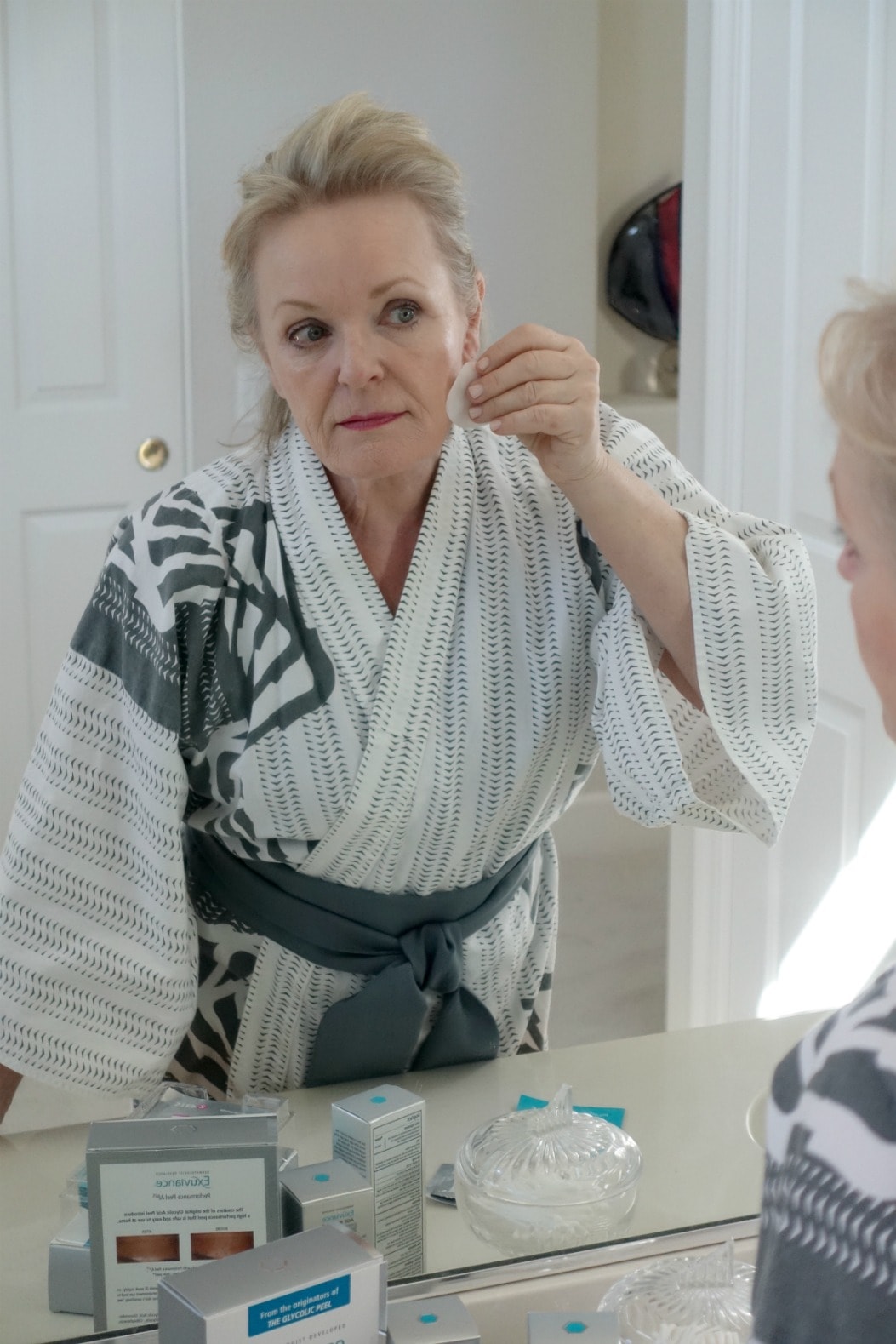 Jennifer Connolly of A Well Styled Life swiping Exuviance Performance Peel on her face