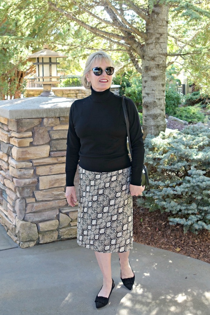 Jennifer Connolly of A Well Styled Life showing flattering length of midi skirt
