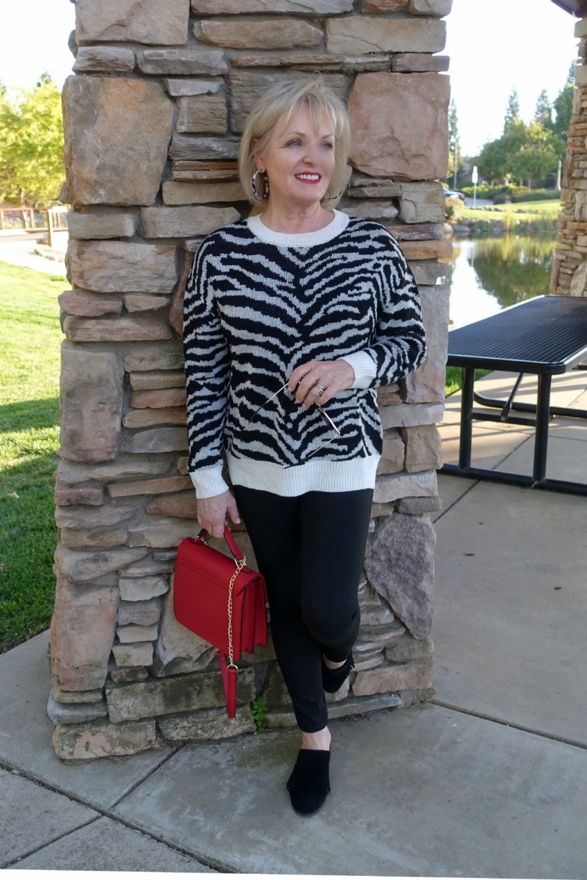 casual black and white outfit with red purse and lipstick on Jennifer Connolly from A Well Styled Life