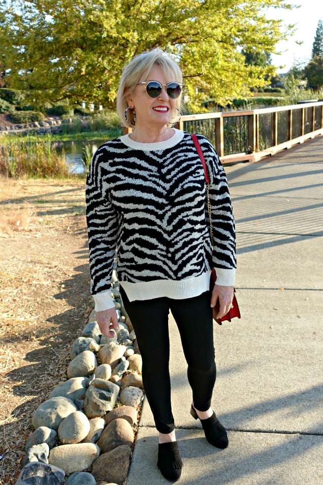 Jennifer Connolly of A Well Styled Life wearing black and white casual look