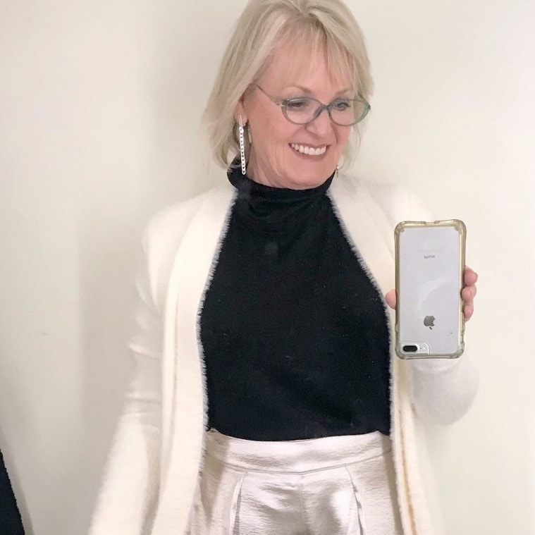 Jennifer Connolly in Banana Republic dressing room
