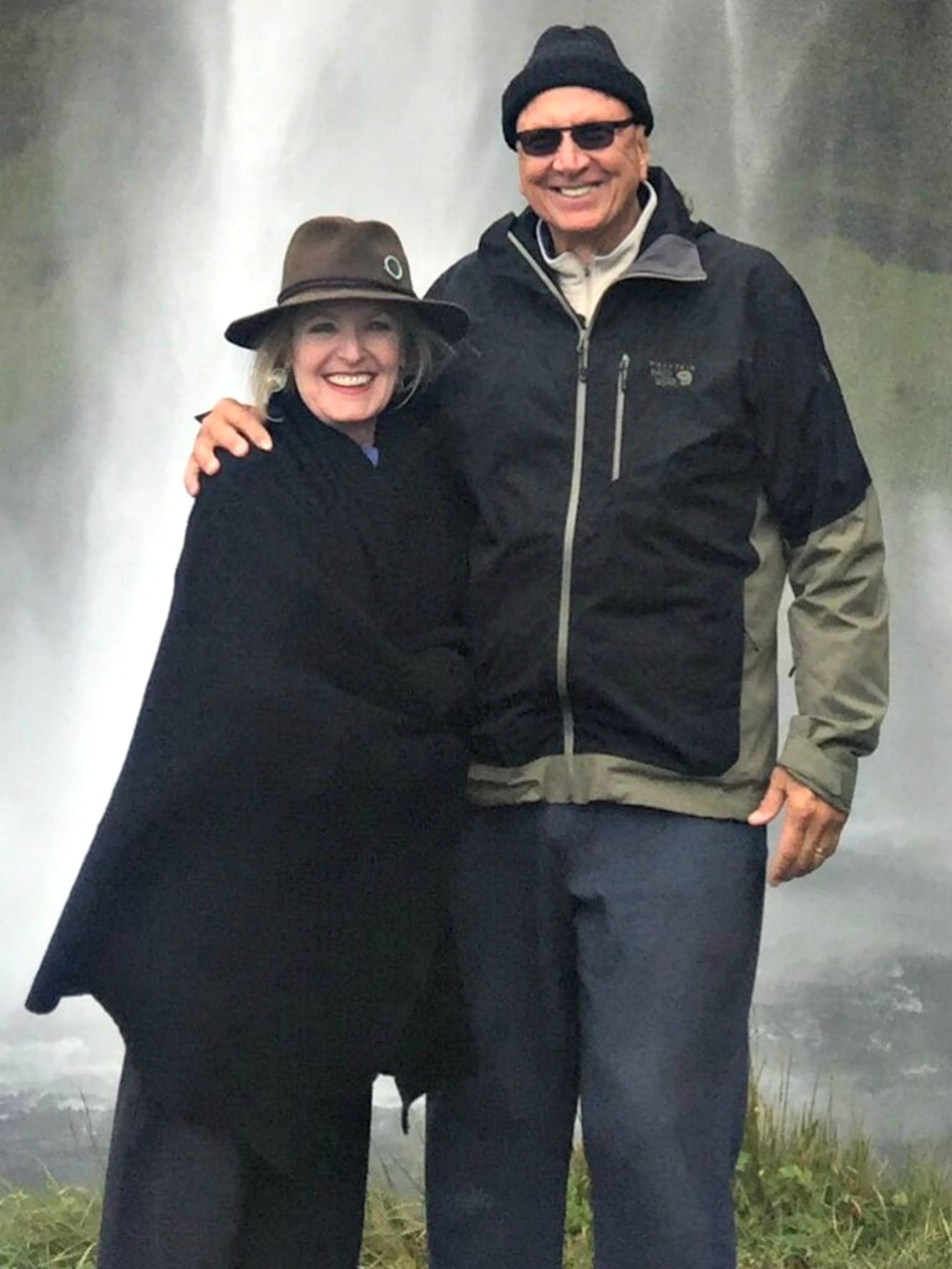Jennifer Connolly of A Well Styled Life wearing Halogen cashmere wrap in Iceland