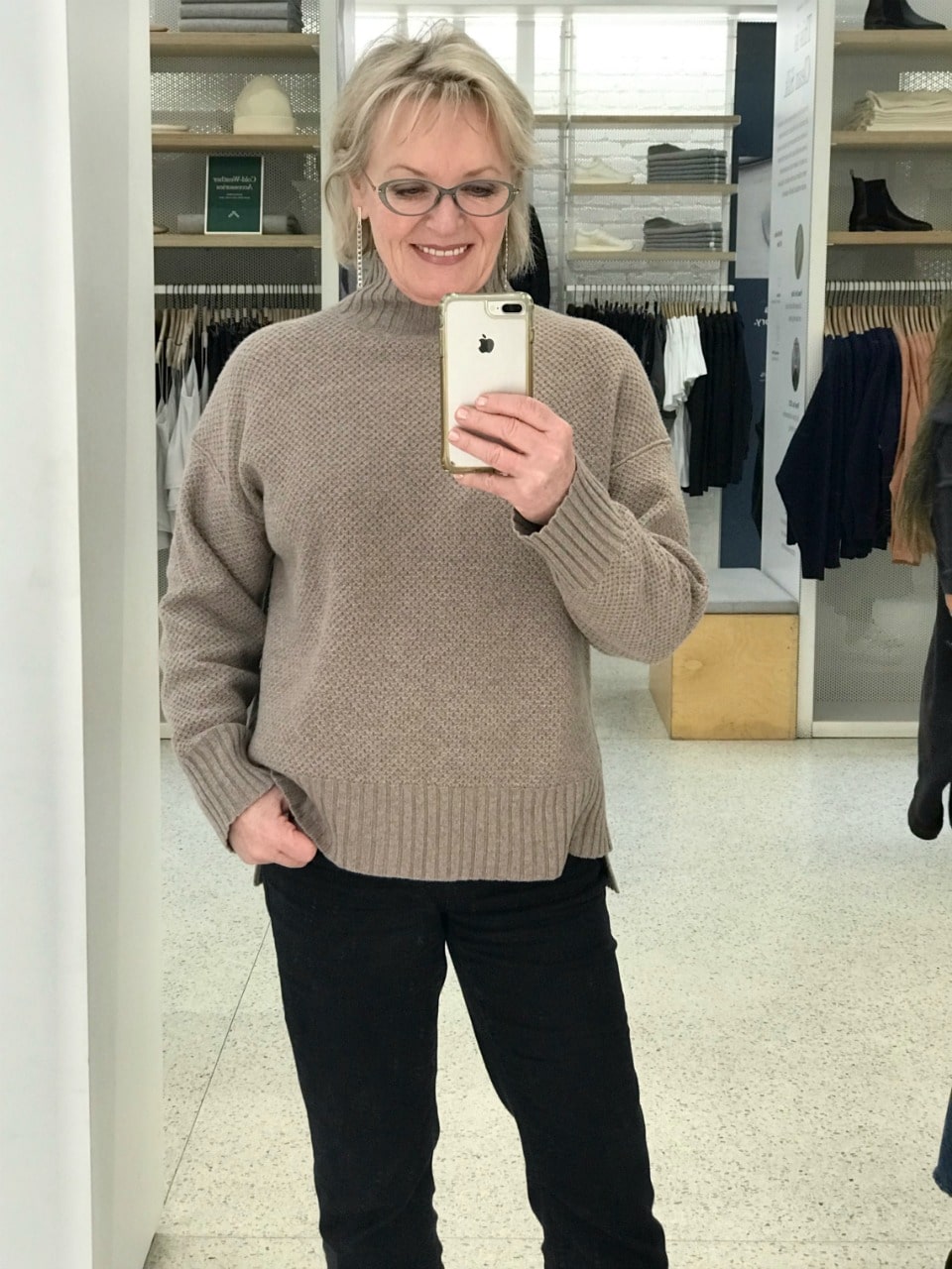 Jennifer Connolly of A Well Styled life wearing Everlane ReCashmere Stroopwafel turtleneck
