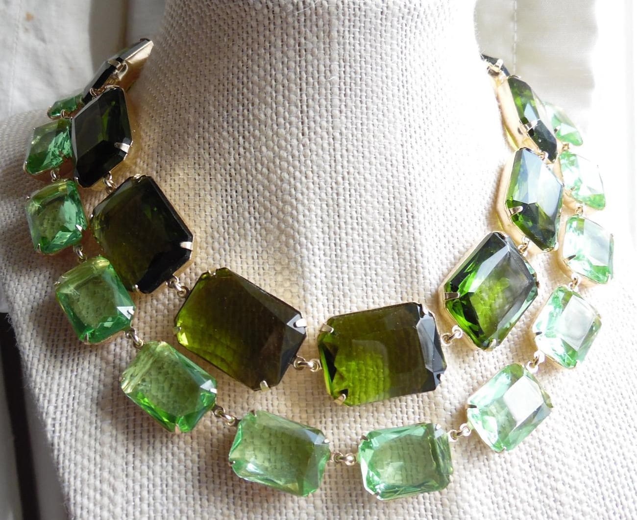 anna wintour necklace