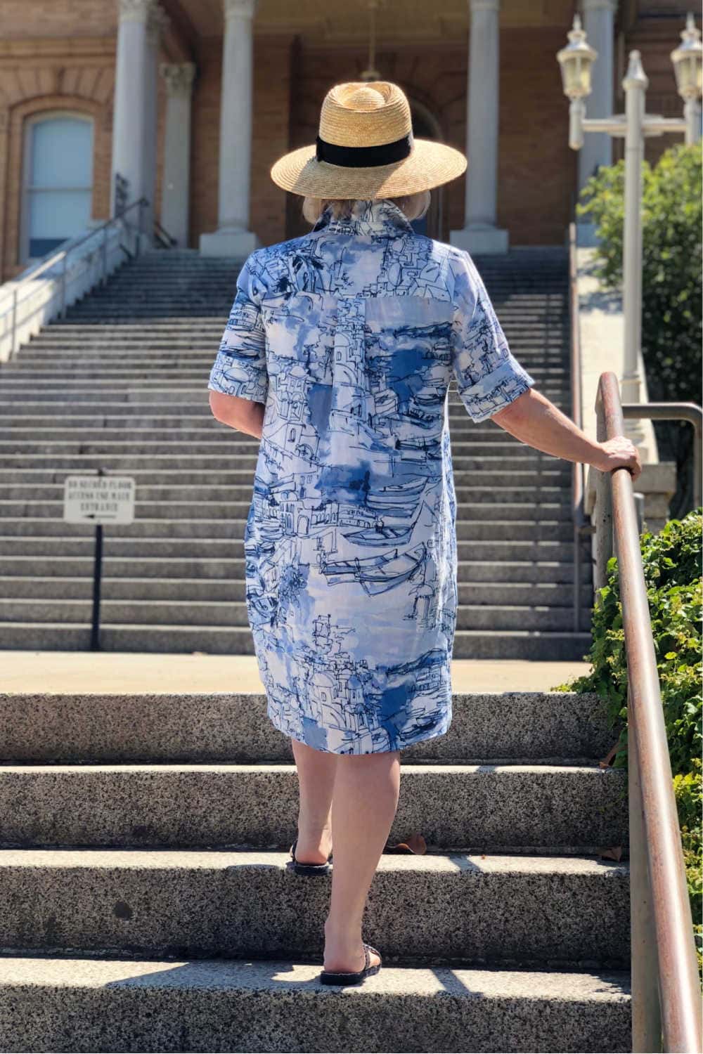 over 50 fashion blogger jennifer connolly wearing santorini linen dress by chico's