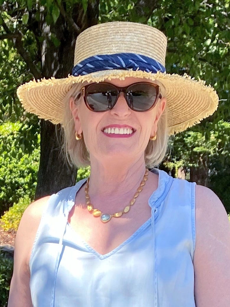 Jennifer Connolly wearing Dean Davidson Mar gemstoen statement necklace
