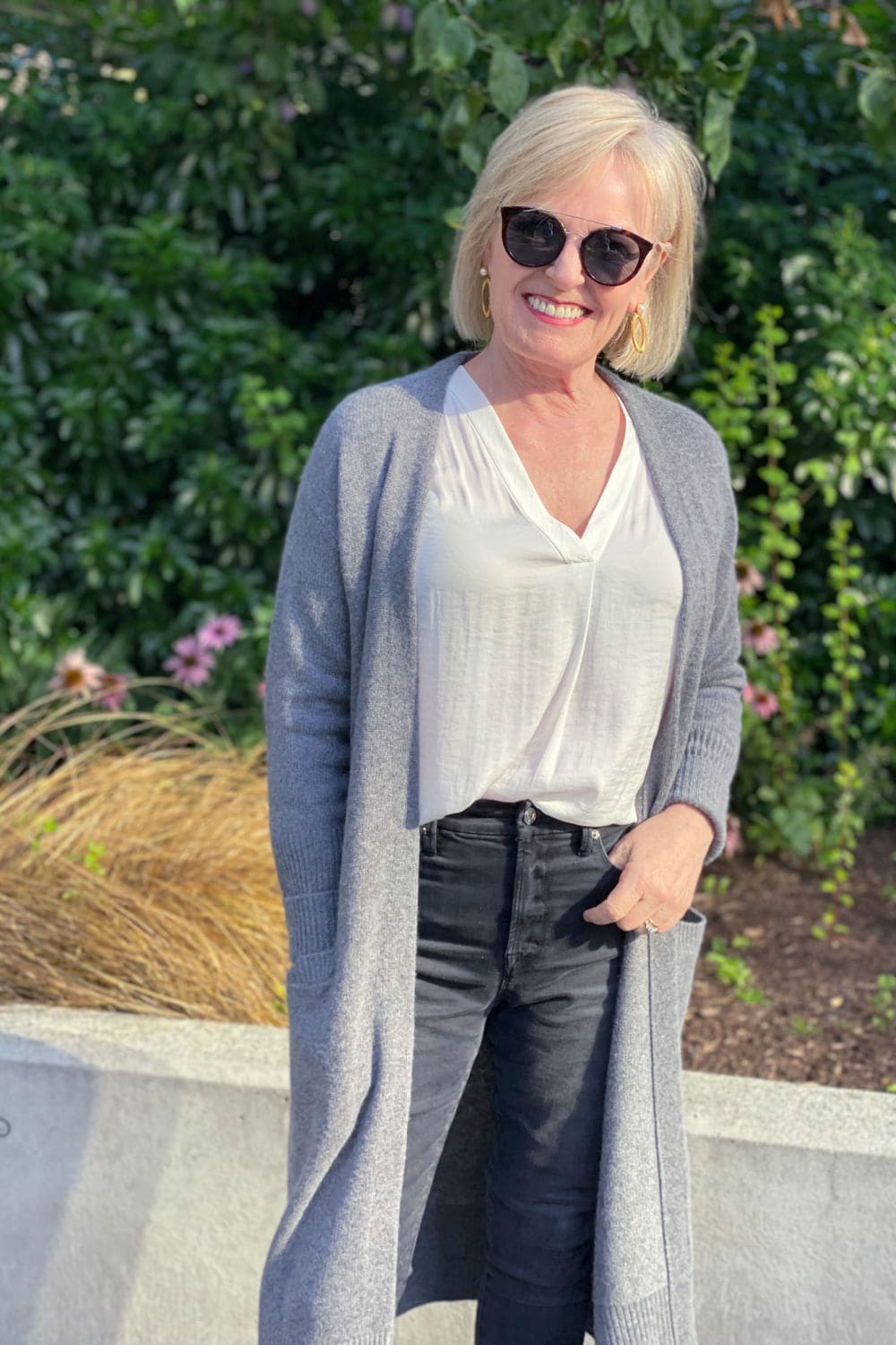 fashion blogger jennifer fo a well styled life wearing halogen cashmere cardigan and good american jeans