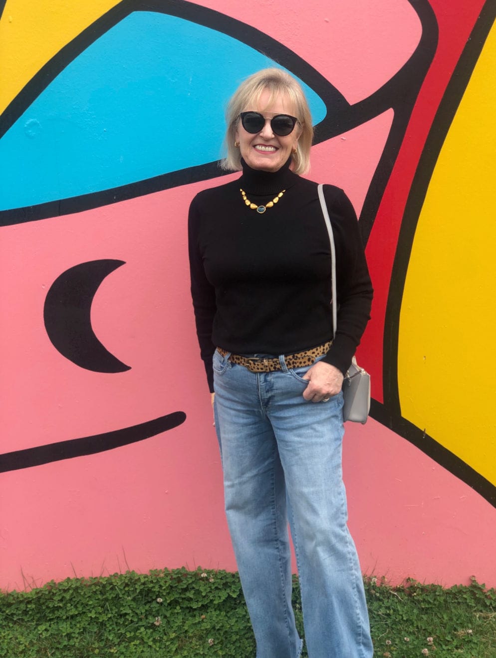 fashion blogger jennifer connolly wearing wide leg jeans