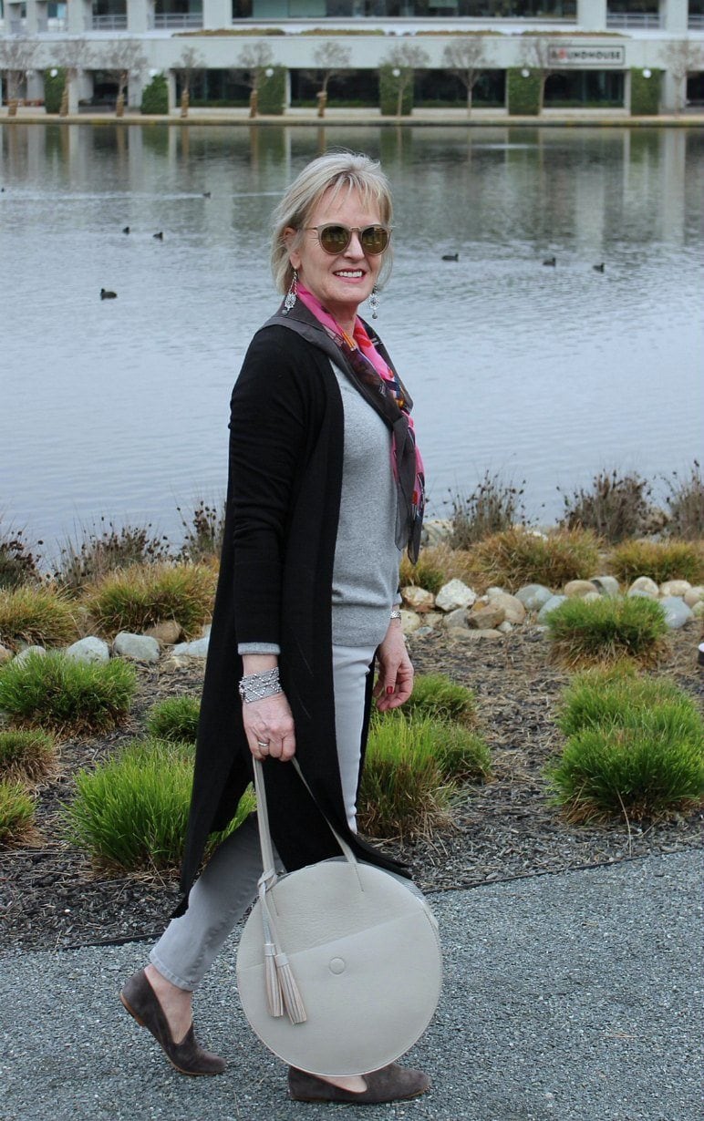 fashion blogger wearing long blackl sweater and grey outfit