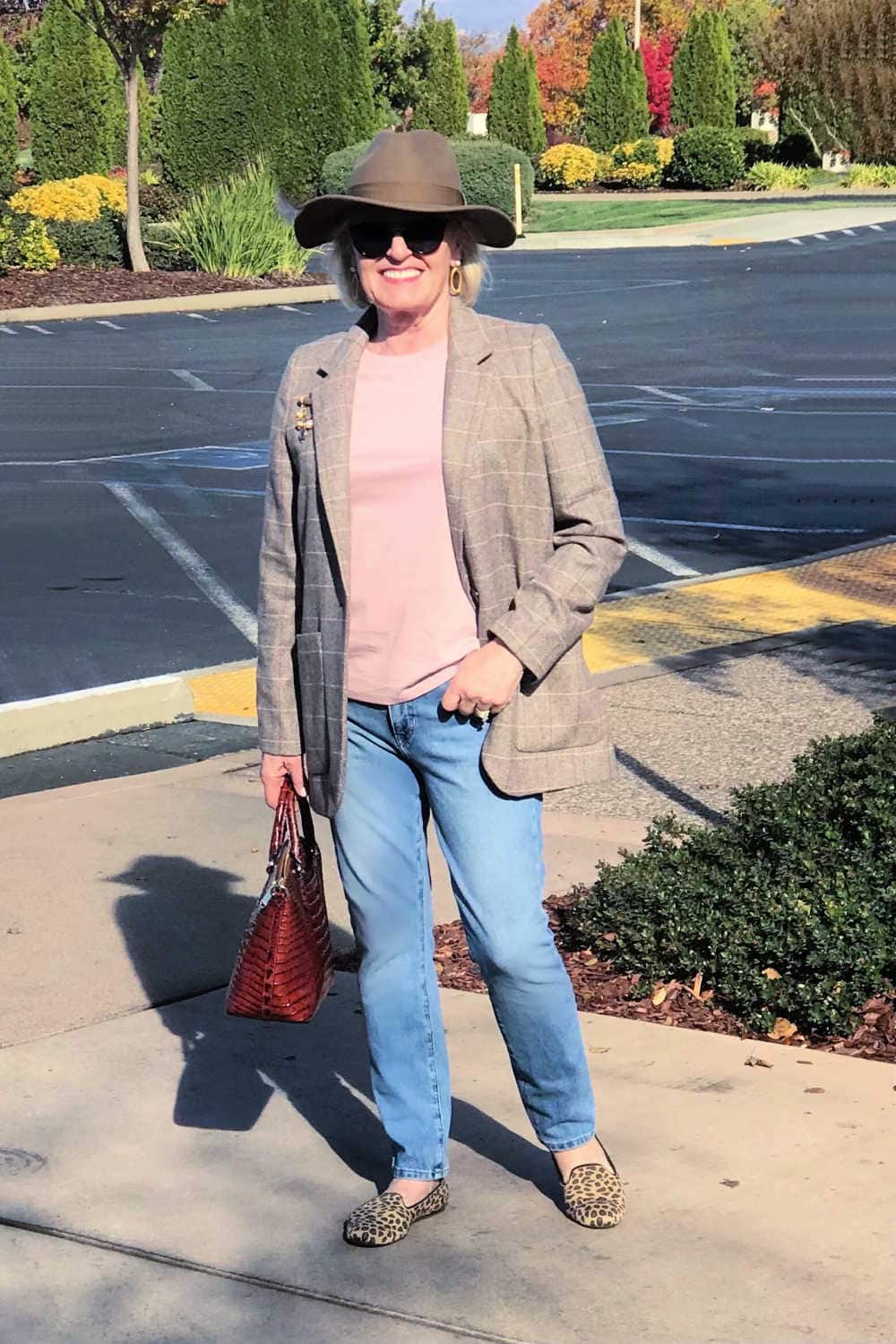 fashion blogger Jennifer Connolly wearinf Madewell blazer, hat and jeans