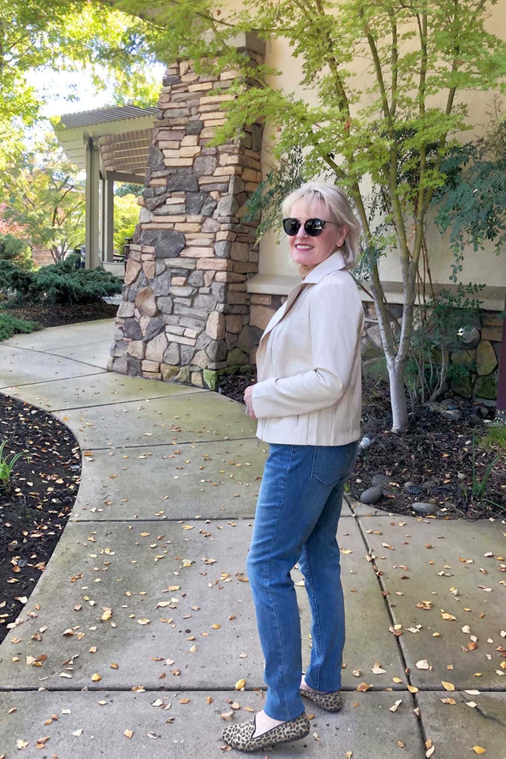 jennifer connolly wearing faux leather jacket and pullon jeans with leopard shoes
