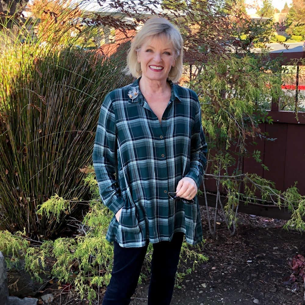 fashion blogger jennifer connolly wearing j jill luxe cords and plaid tunic