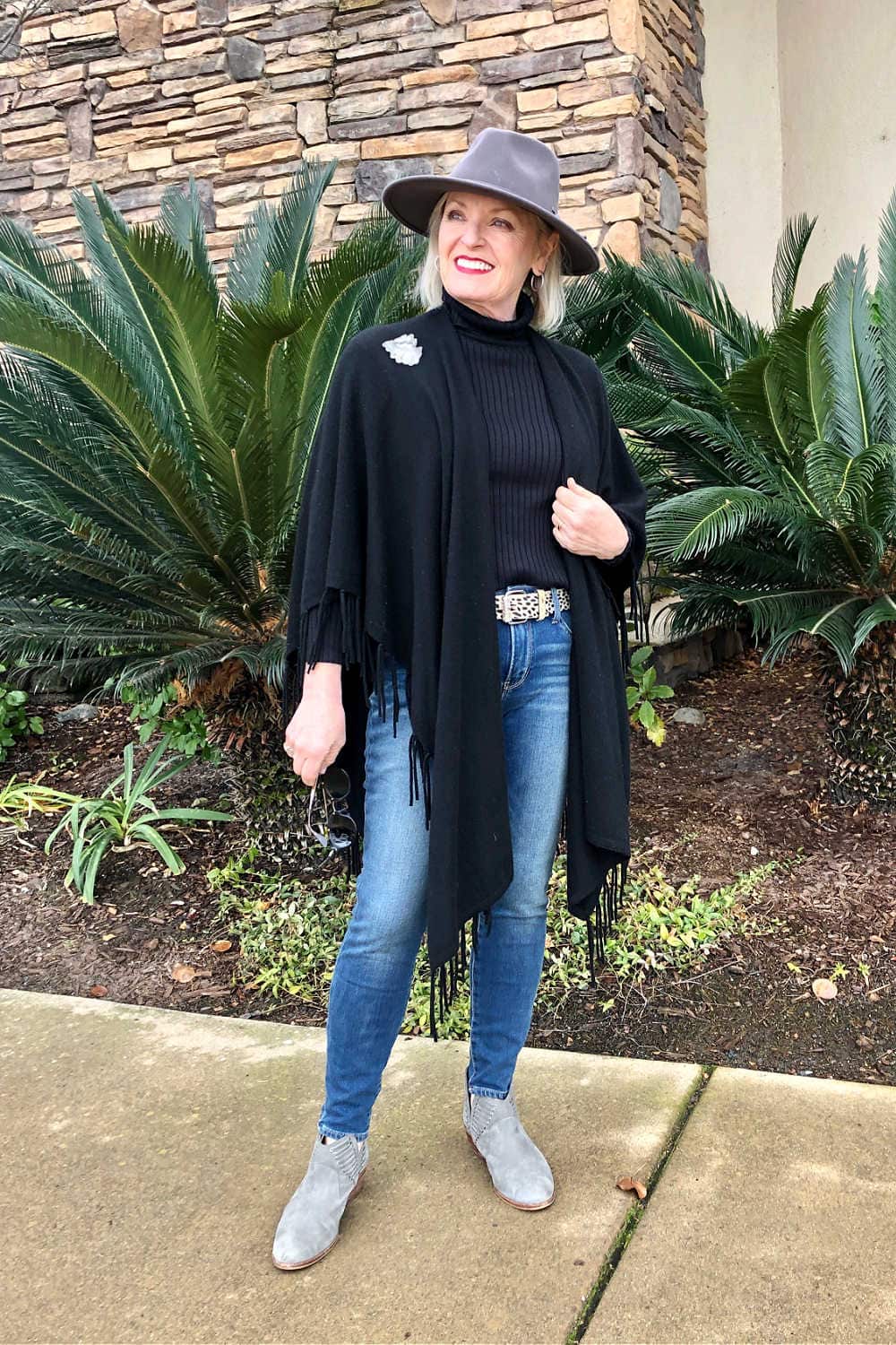 over 50 bogger jennifer of a well styled life wearing black runana and gray fedora