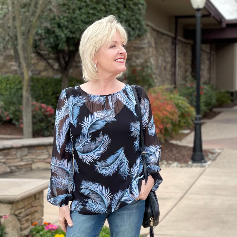 fashion blogger wear blue feather rpint sheer top over jeans