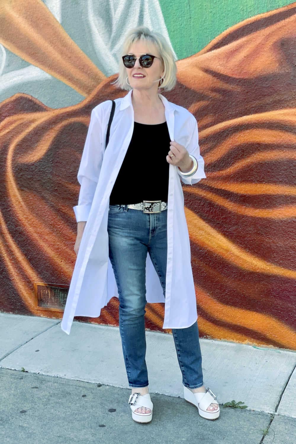 JENNIFER CONNOLLY OF A WELL STYLED LIFE WEAGIING WHITE DUSTER AND BLUE JEANS
