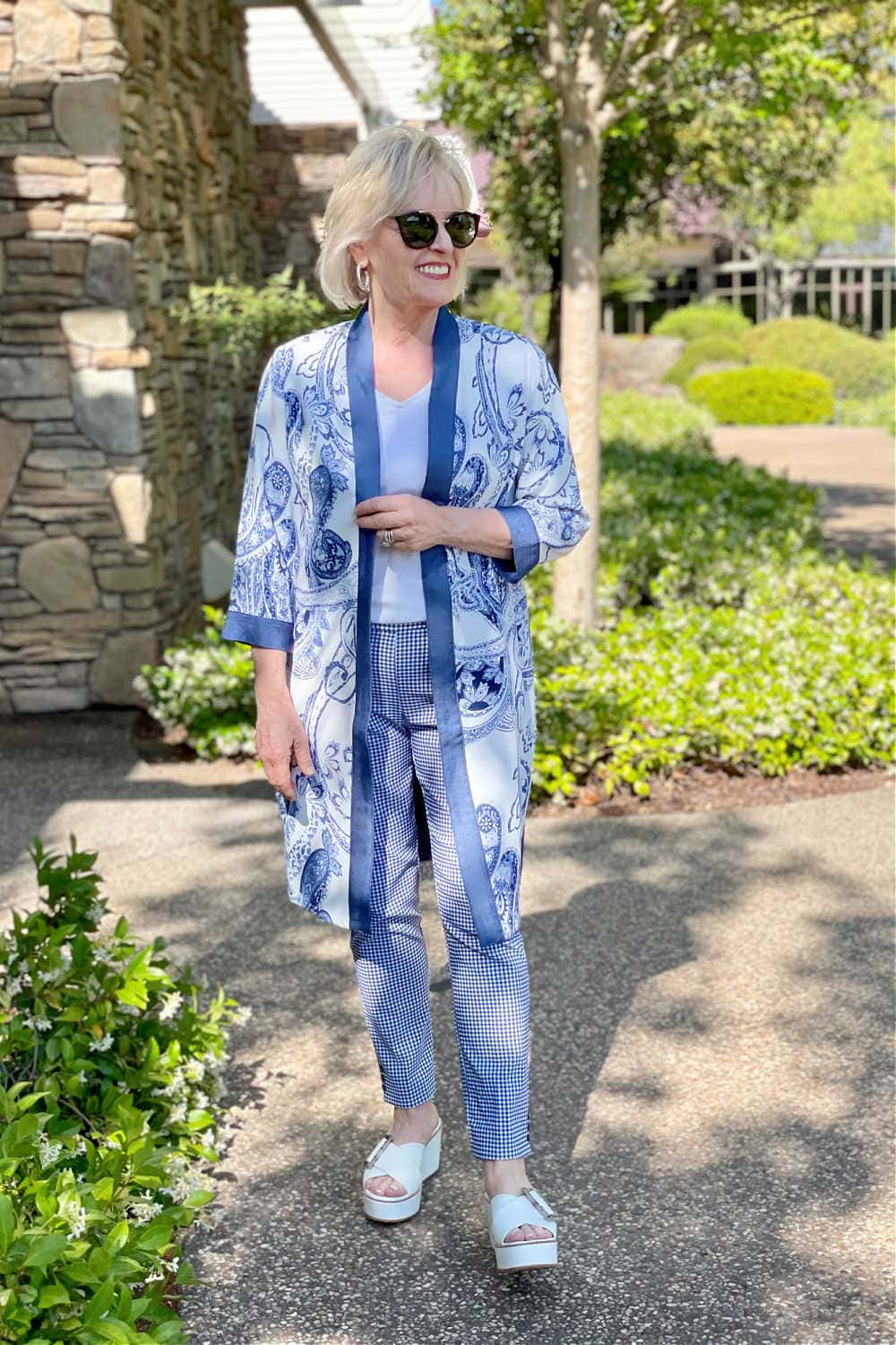 woman wearong blue and white outfit