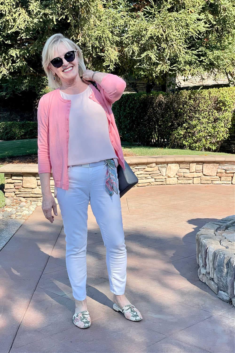 woman wearing chicos no stain white jeans