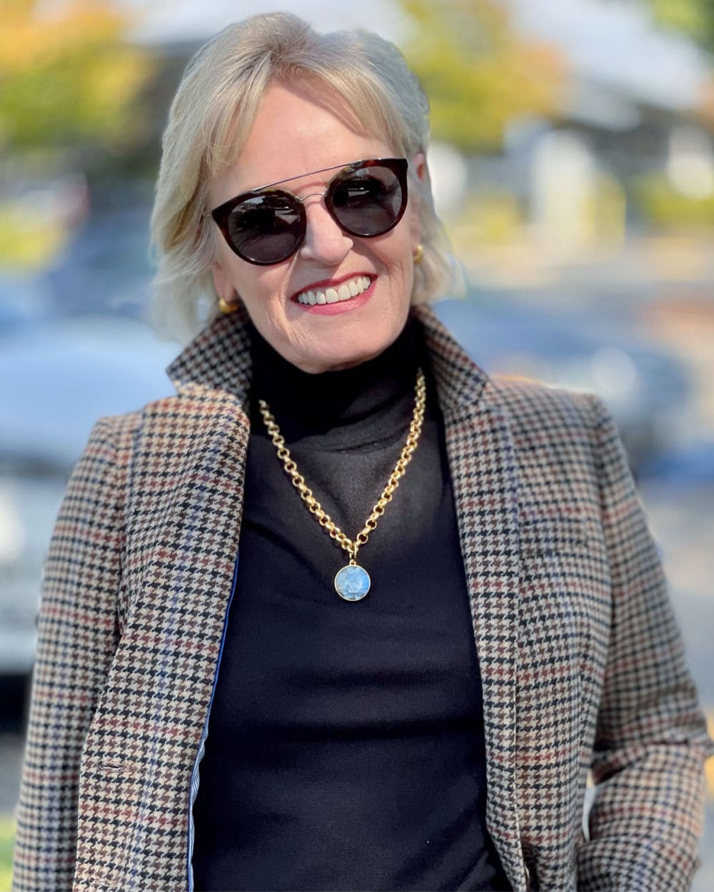 woman wearing large chain trend